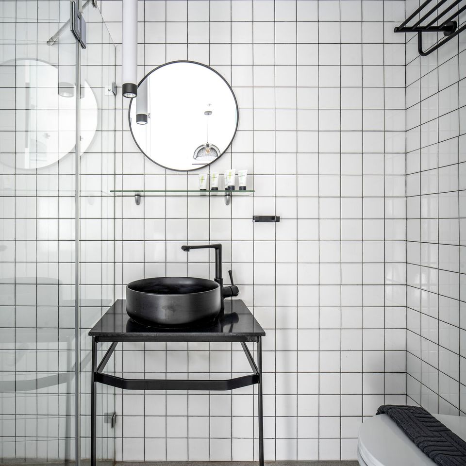 Deluxe Room with Balcony: bathroom