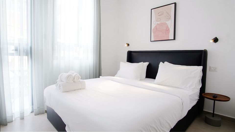 Double Room with Balcony: bed