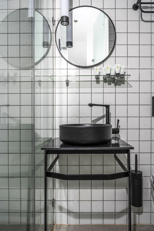 Double Room with Balcony: bathroom