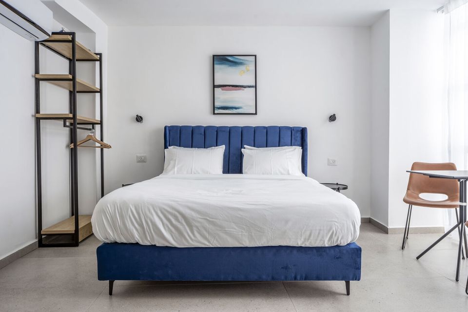 Suite with Balcony: bed