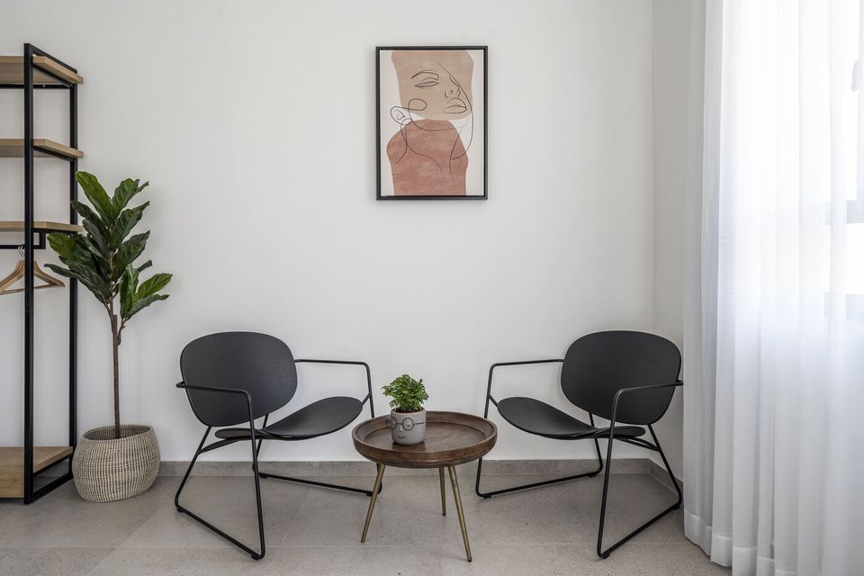 Suite with Balcony: seating area